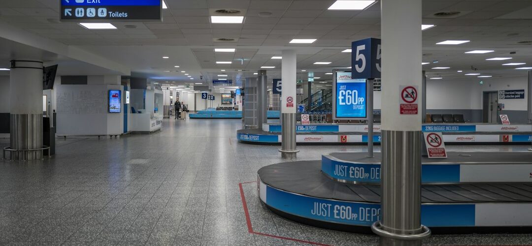 Zona de reclamo de equipaje en un aeropuerto